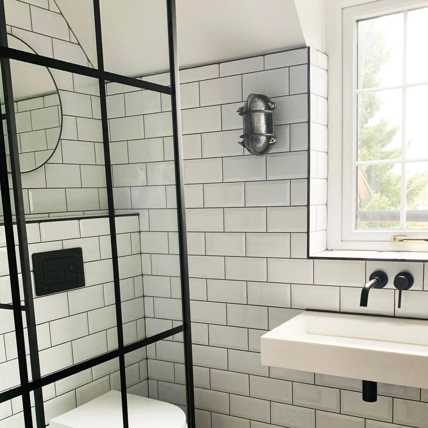 Bulkhead Outdoor & Bathroom Oval Light - 6 Inch - Gunmetal 7 Bulkhead Outdoor & Bathroom Oval Light - 6 Inch - Gunmetal - Image 5