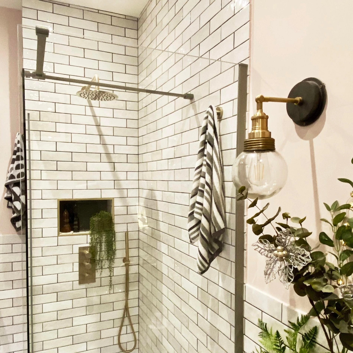 Brooklyn Outdoor & Bathroom Globe Wall Light - Brass 11 Brooklyn Outdoor & Bathroom Globe Wall Light - Brass - Image 9