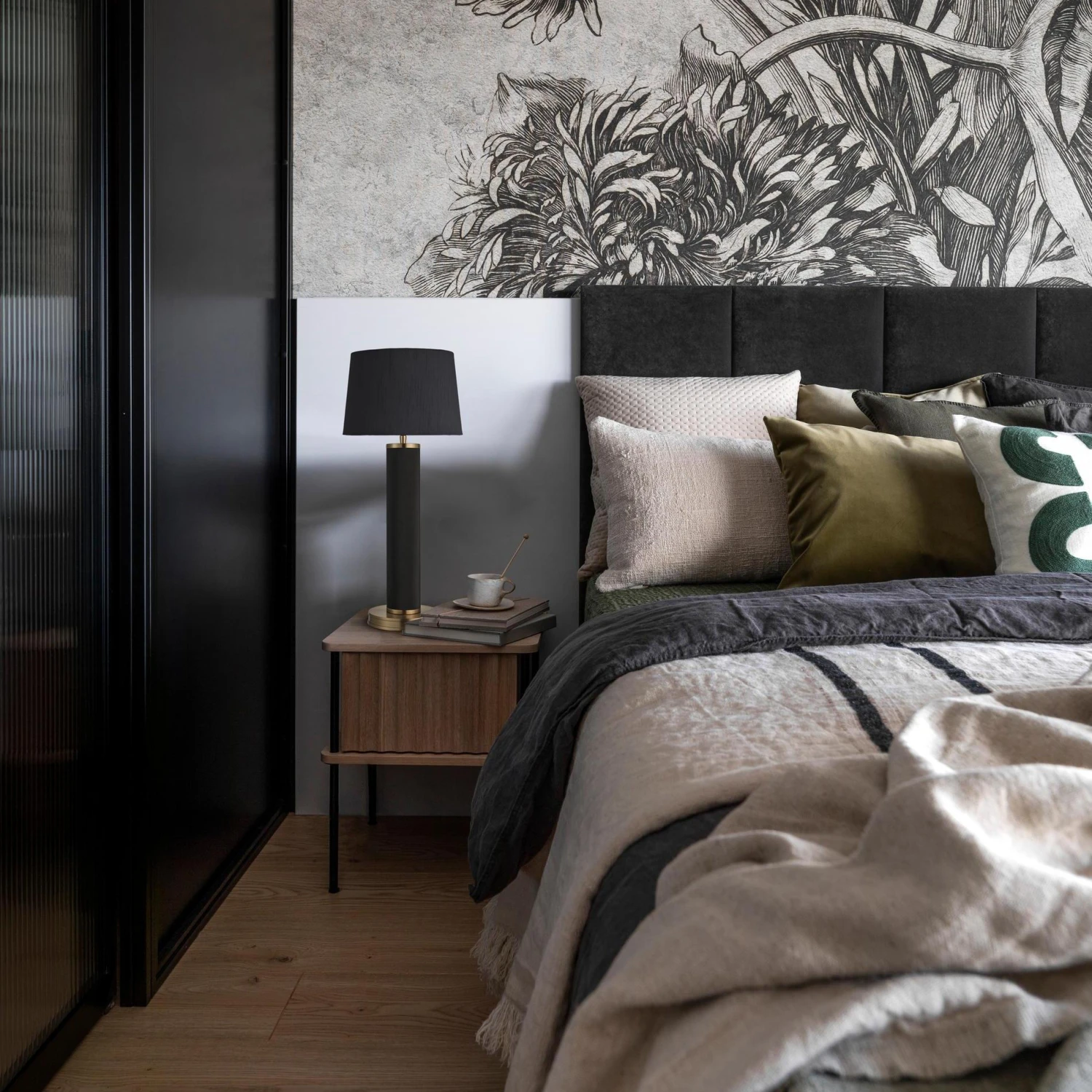 Front Page -Lumi Home Shop KN PILTL BK GR SEM INDUSTVILLE B2C BEDROOM AdobeStock 539682206copy 1