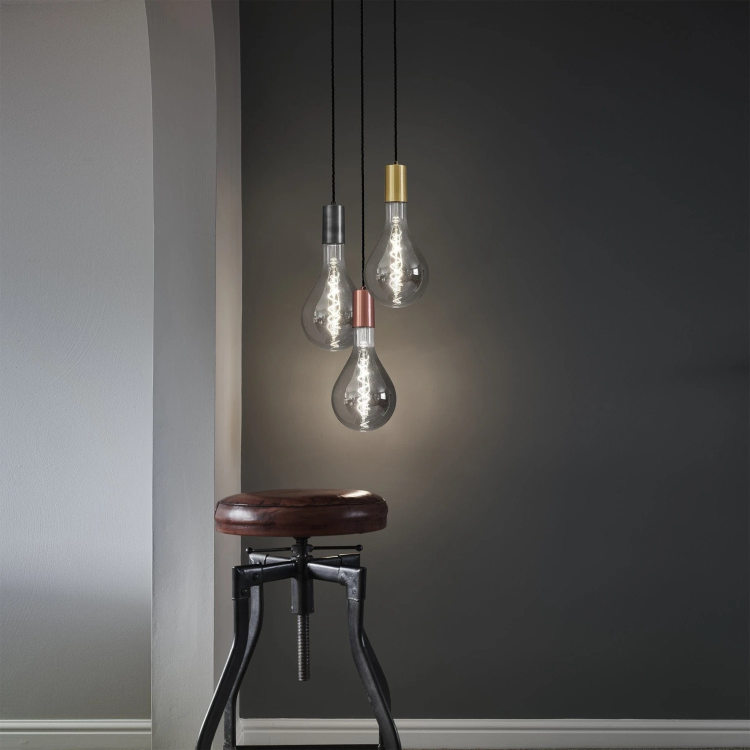 Vintage Giant LED Edison Bulb Old Filament Lamp - 8W E27 Spiral Drop PS160 - Smoke Grey 4 Vintage Giant LED Edison Bulb Old Filament Lamp - 8W E27 Spiral Drop PS160 - Smoke Grey - Image 2