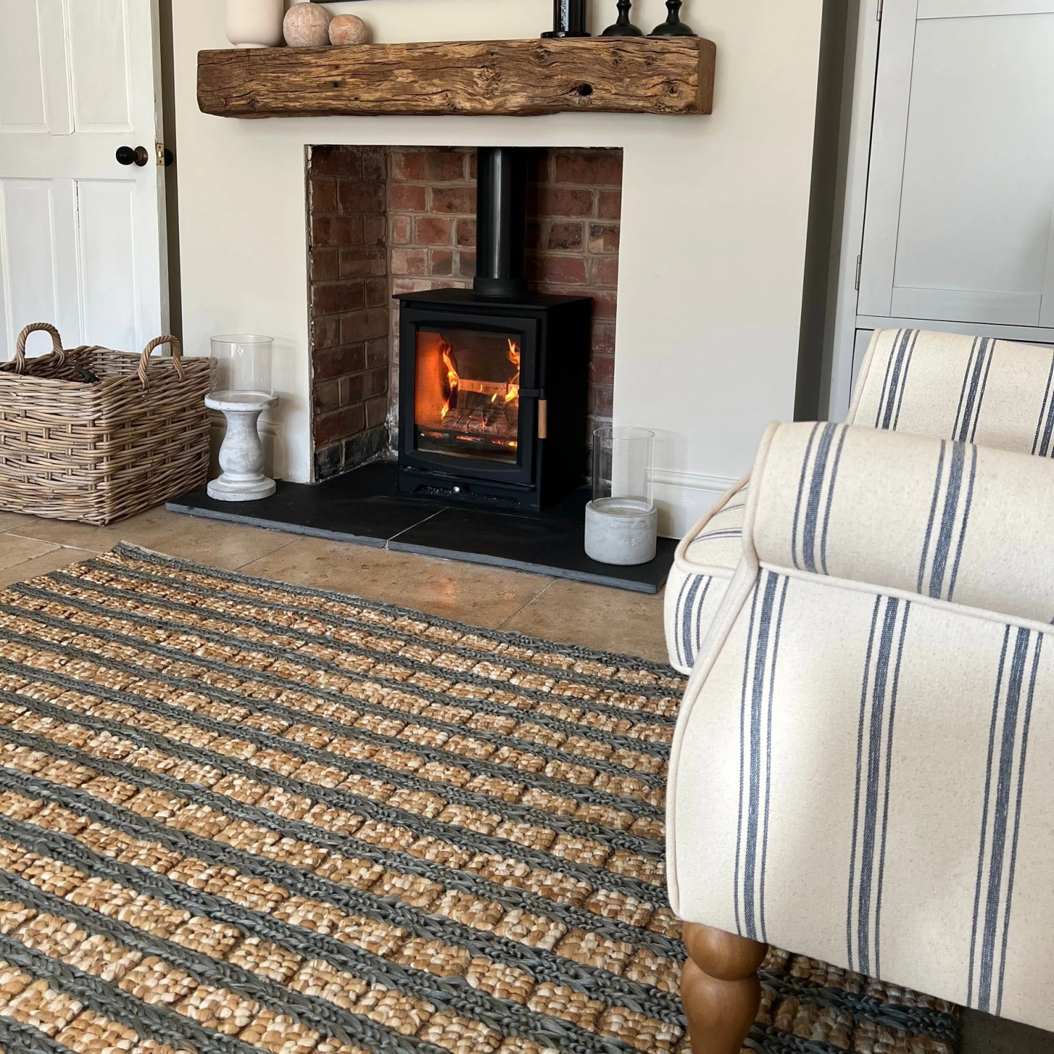 Oxnam Hand Woven Jute Rug - Natural & Teal - Image 5