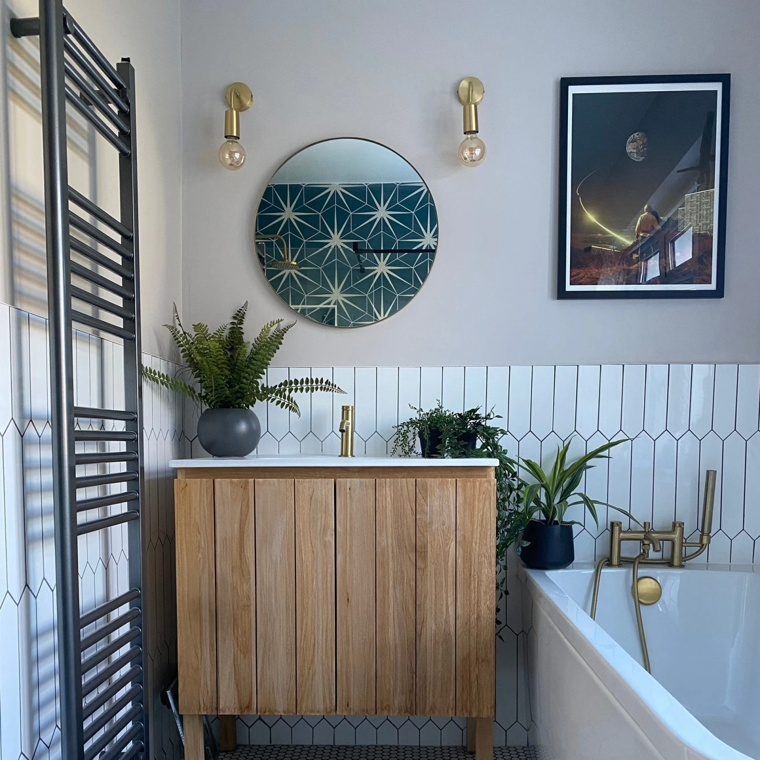 Sleek Edison Wall Light - Brass 15 Sleek Edison Wall Light - Brass - Image 13